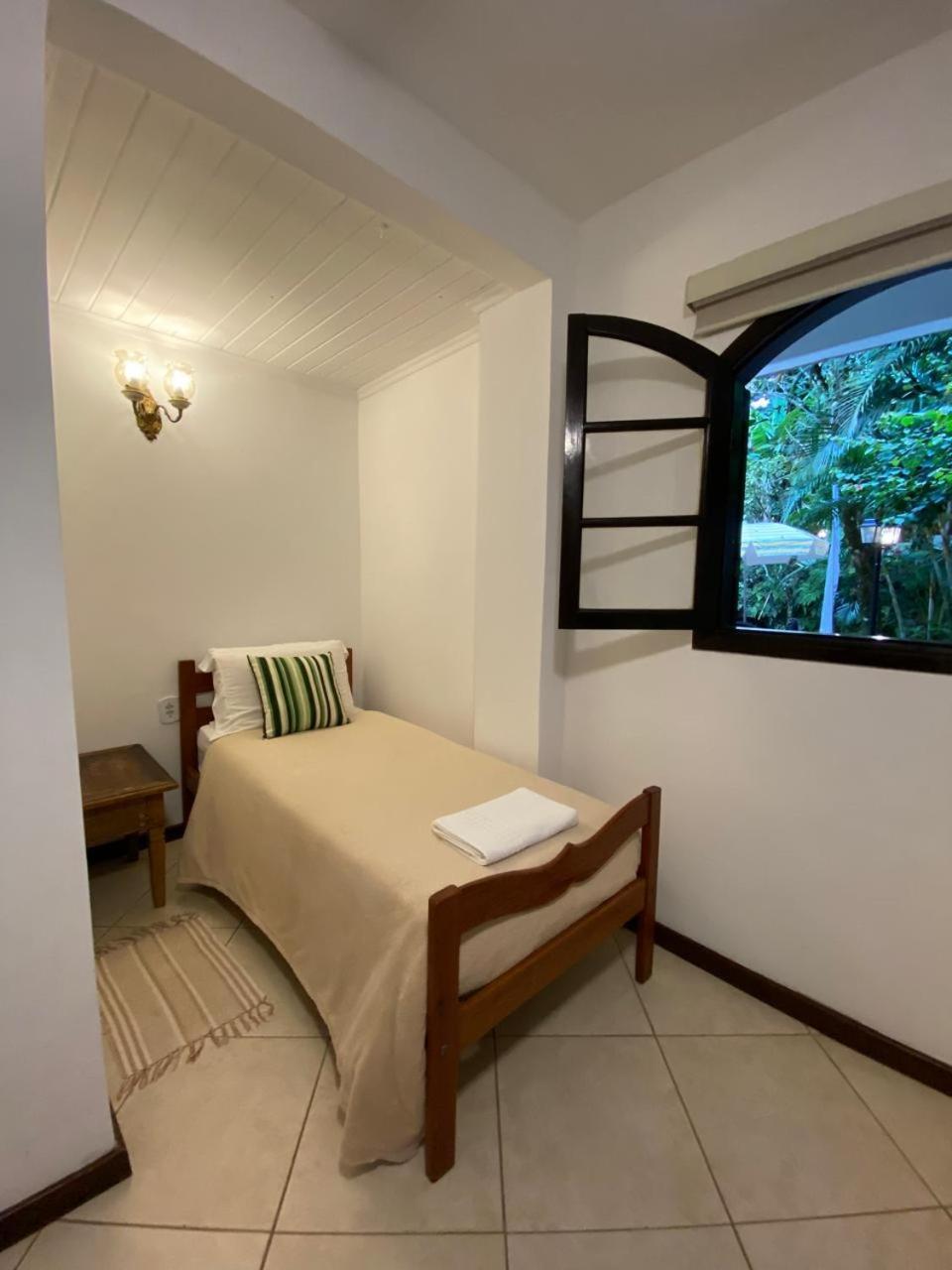 Aratinga Inn Vila do Abraao Exterior photo